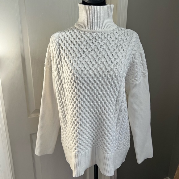 Elegant White Turtleneck Sweater - Picture 1 of 6